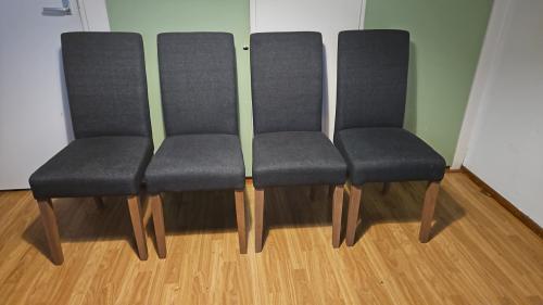 4 nette stoffen stoelen
