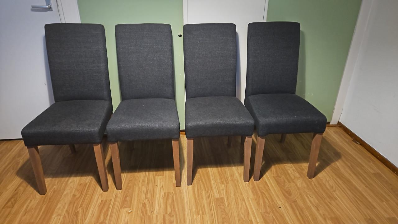 4 nette stoffen stoelen