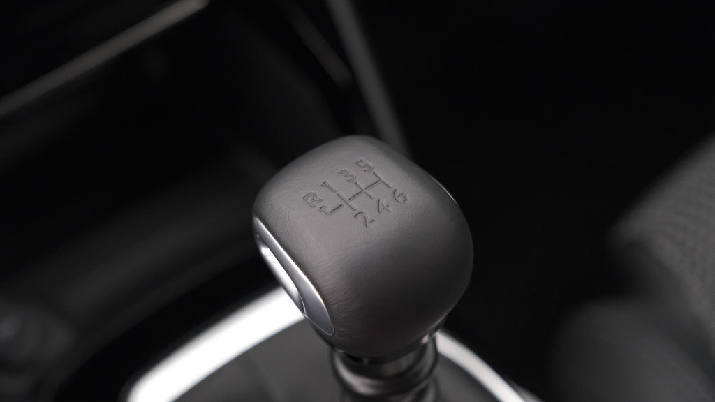 Peugeot 2008 puretech 130 gt | camera | dodehoekdetectie | navigatie | park