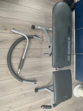 Fitness bankje en buikspierapp.  Ab burner pro