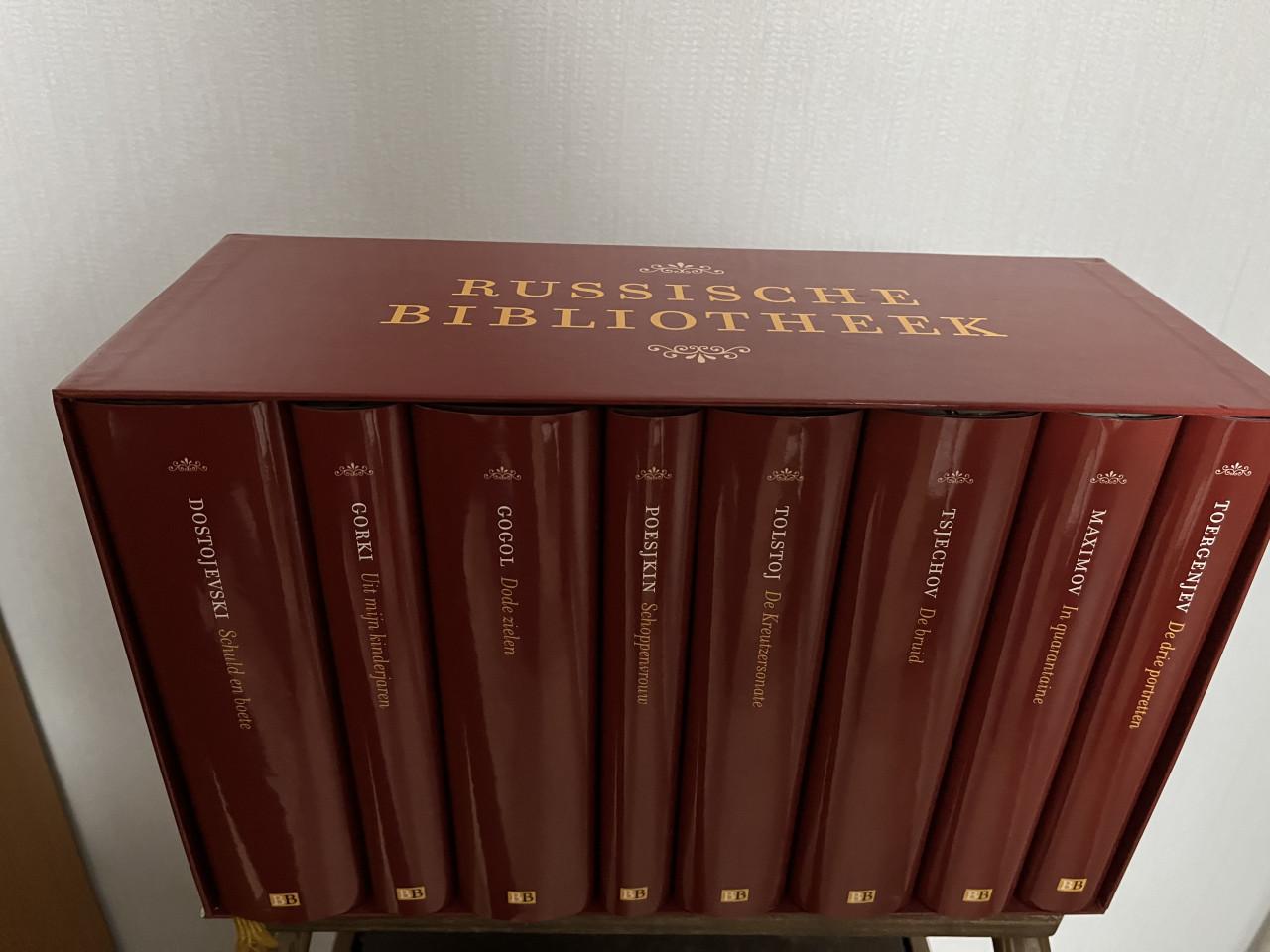 Russische Bibliotheek, verzameling van 8 boeken hardcover met leeslint