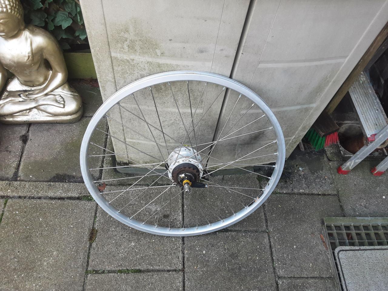 26 x 1,75 inch nexus achterwiel, 7 speed,  rollerbrake rem