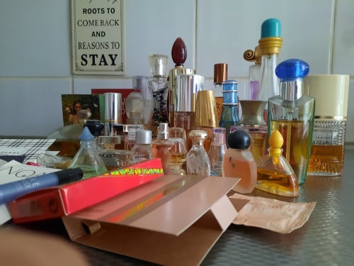 Vele parfums miniatuur en groot