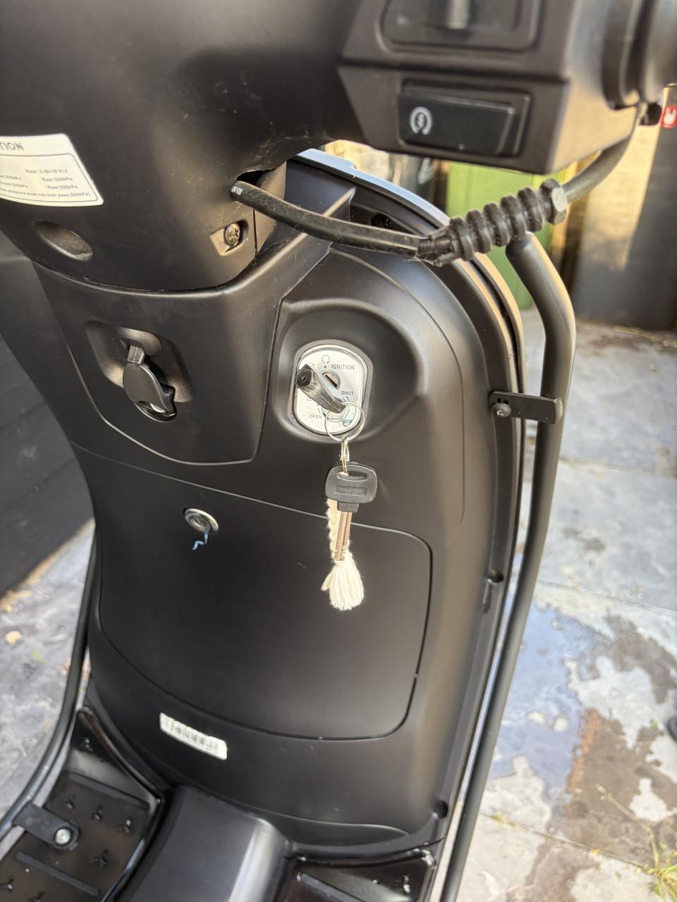 La Souris scooter RS - Mat Zwart