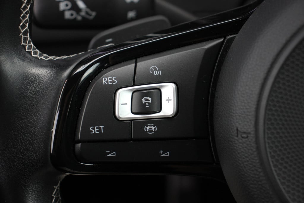 Volkswagen T-roc 2.0 tsi 4motion r | beats | acc | carplay