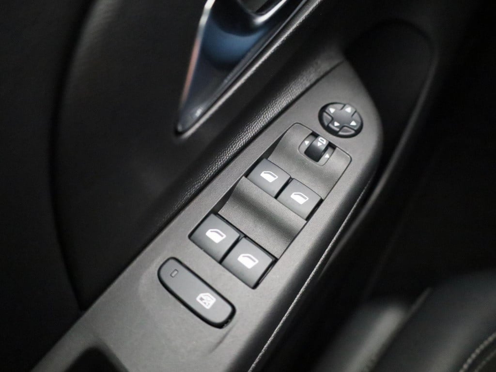 Opel Corsa 1.2 elegance | navigatie | camera | climate control | parkeersen