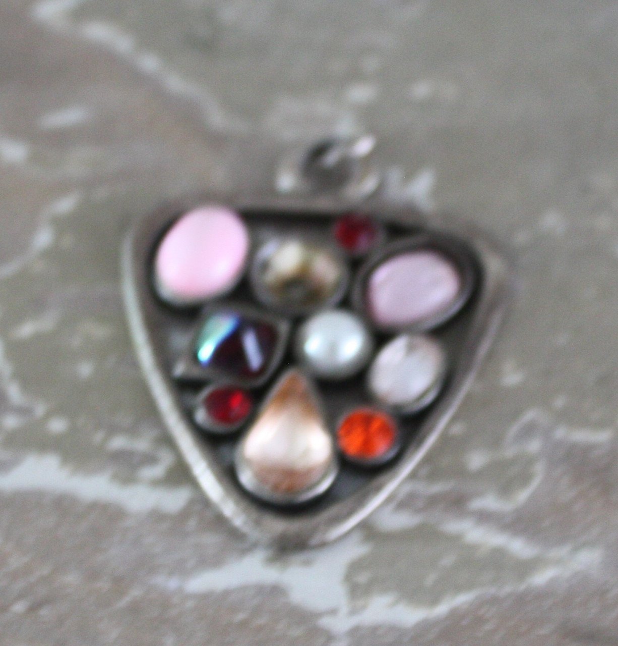 Zilverkleurige ketting hanger met leurtjes