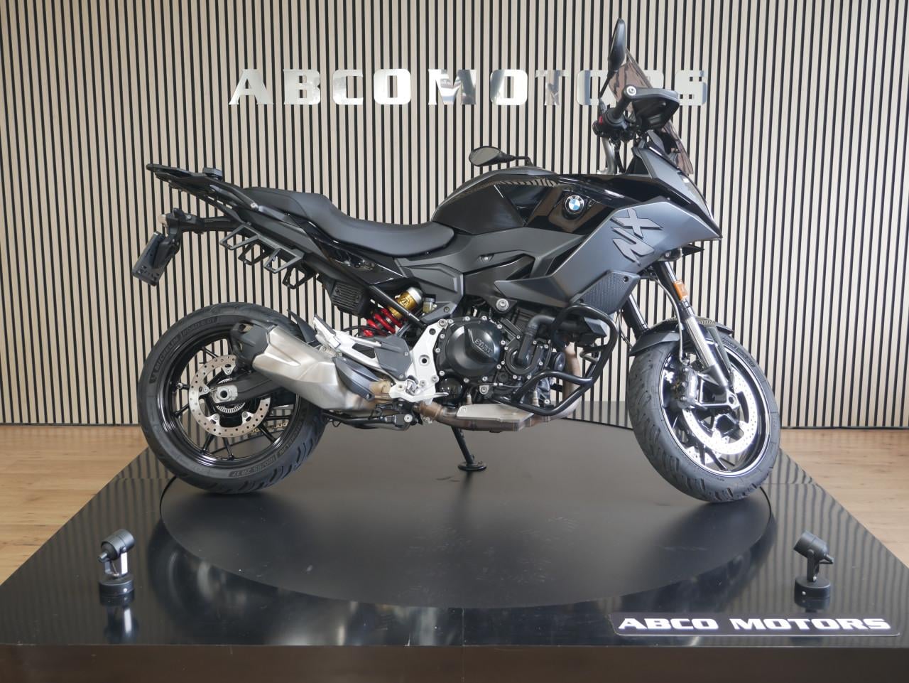 BMW F 900 XR Triple Black