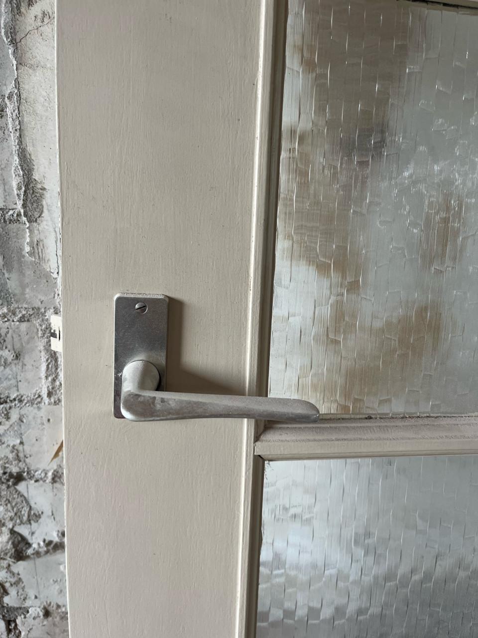 Twee binnendeuren met glazen ruitjes