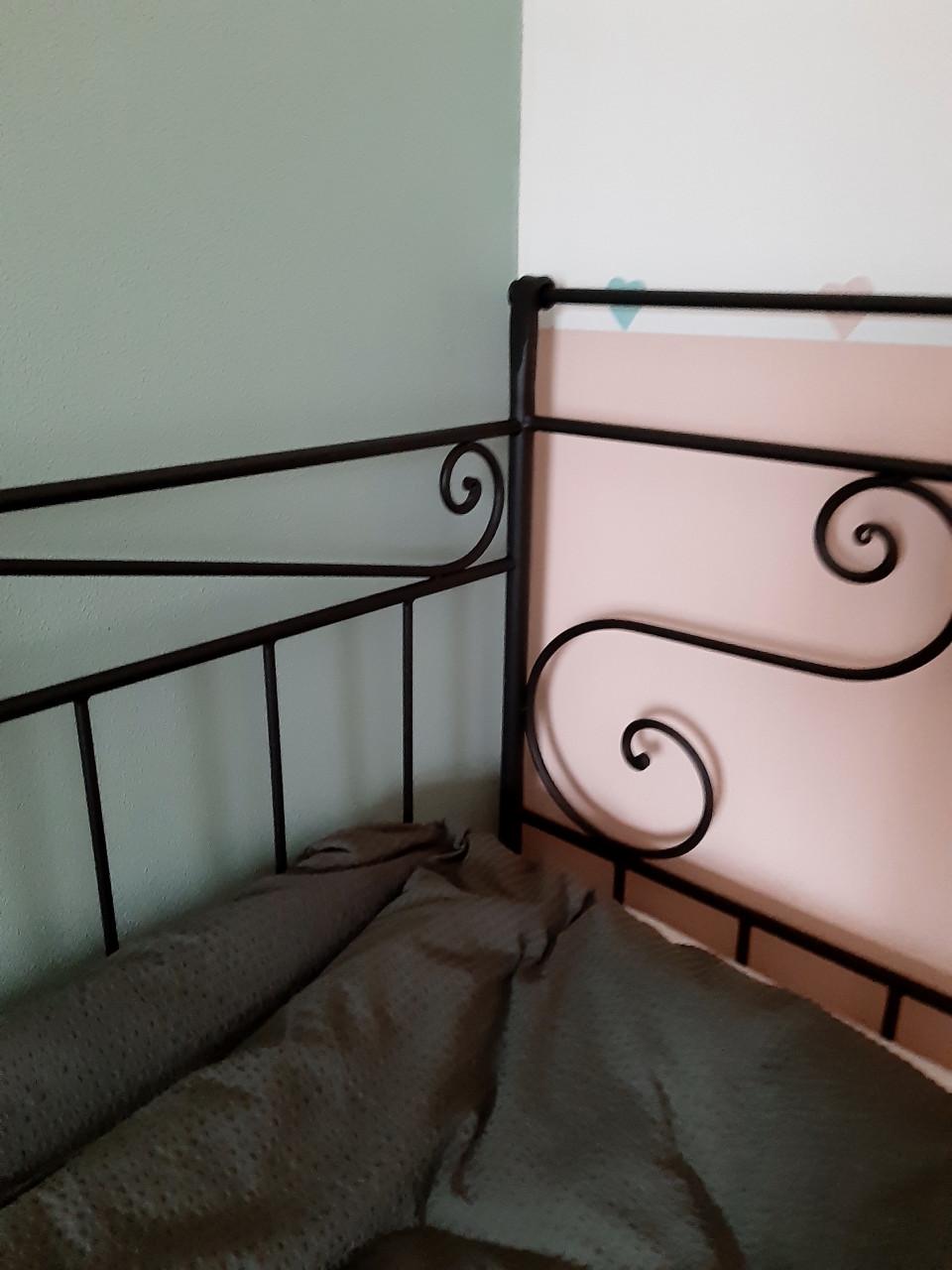 Metalen eenpersoonsledikant