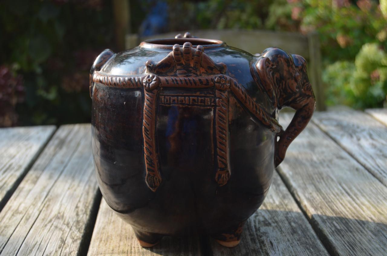 Khmer ( Cambodja/Vietnam ?) Olifanten Kalkpot ipst.