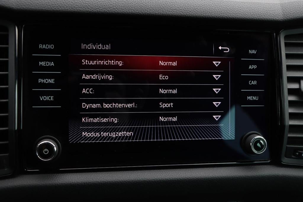 Skoda Kodiaq 1.5 tsi sportline business 150pk dsg7 | trekhaak | pano | memo