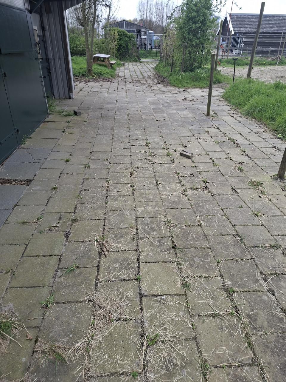 Stenen gratis af te halen in Kloetinge