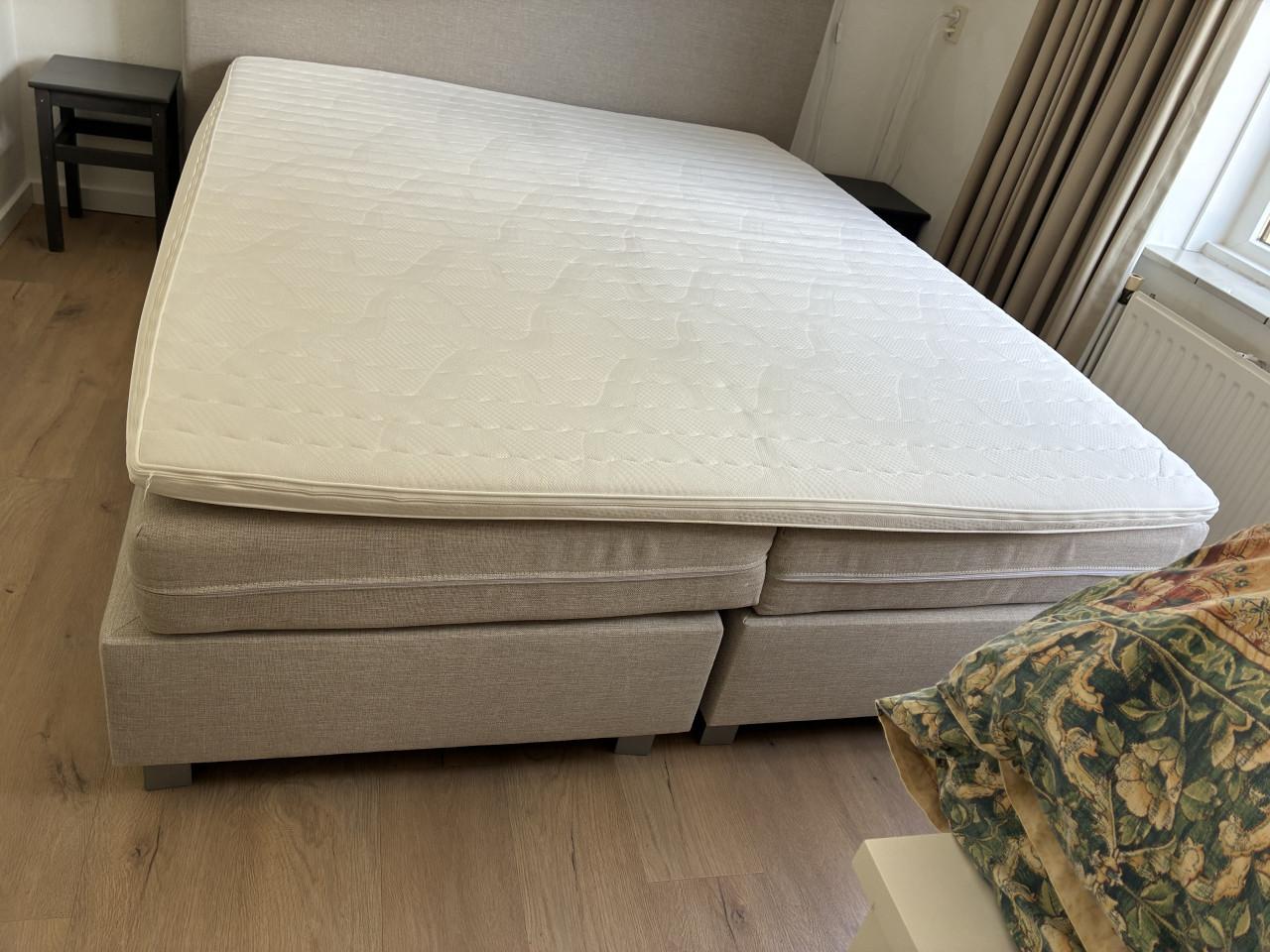 2-persoons boxspring bed, 1.60 x 2.00