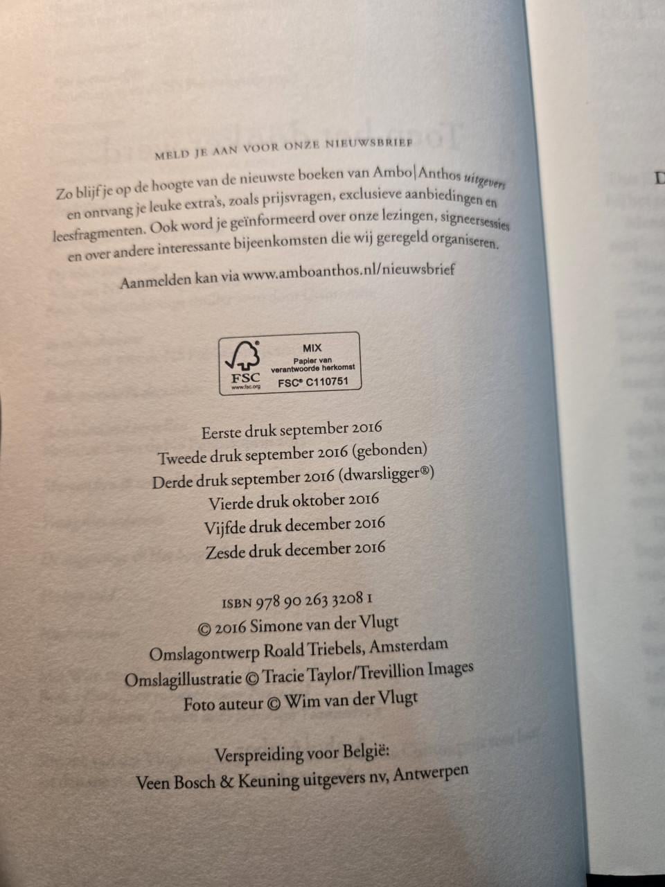 Boek: Toen het donker werd van Simone van der Vlugt 1e druk 2016