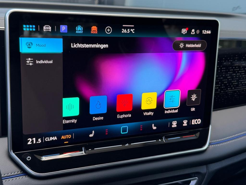 Volkswagen Tiguan 1.5 ehybrid r-line | black line | 360 camera | trekhaak |