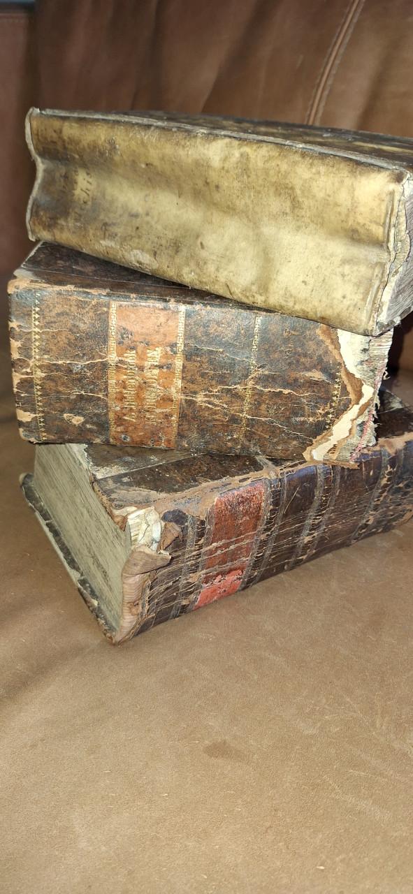 Het huis moet leeg. Schuurverkoop.