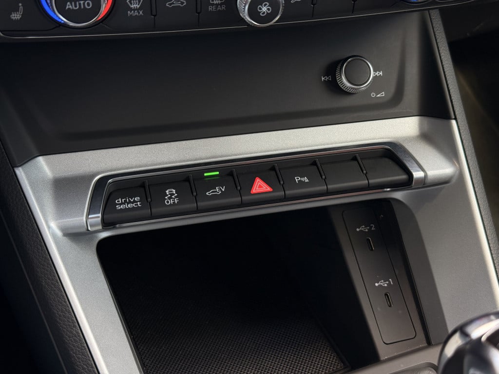 Audi Q3 sportback 45 tfsi e s-line | phev | matrix | stoelverwarming | digi