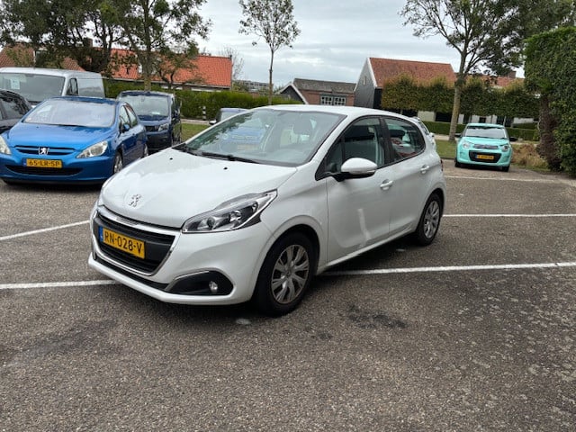 Peugeot 208 blue lion 1.2 pt-82pk 5d navigatie&bluetooth&apple carplay&andr