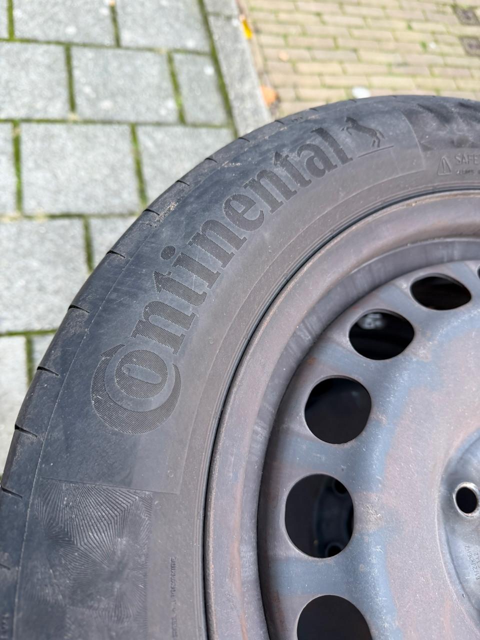 Zomerbanden op velg voor Passat B6