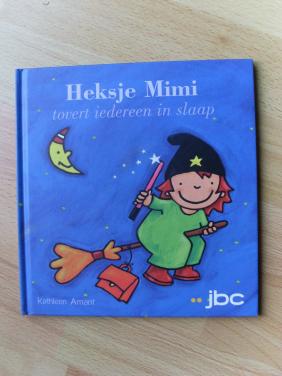 Heksje Mimi  tovert iedereen in slaap