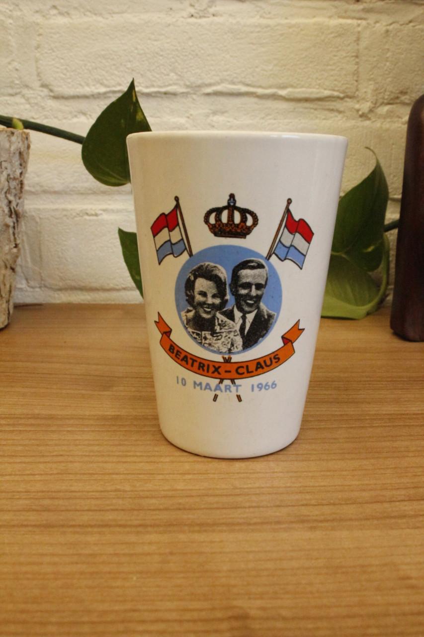 2 Koningshuis melkbekers