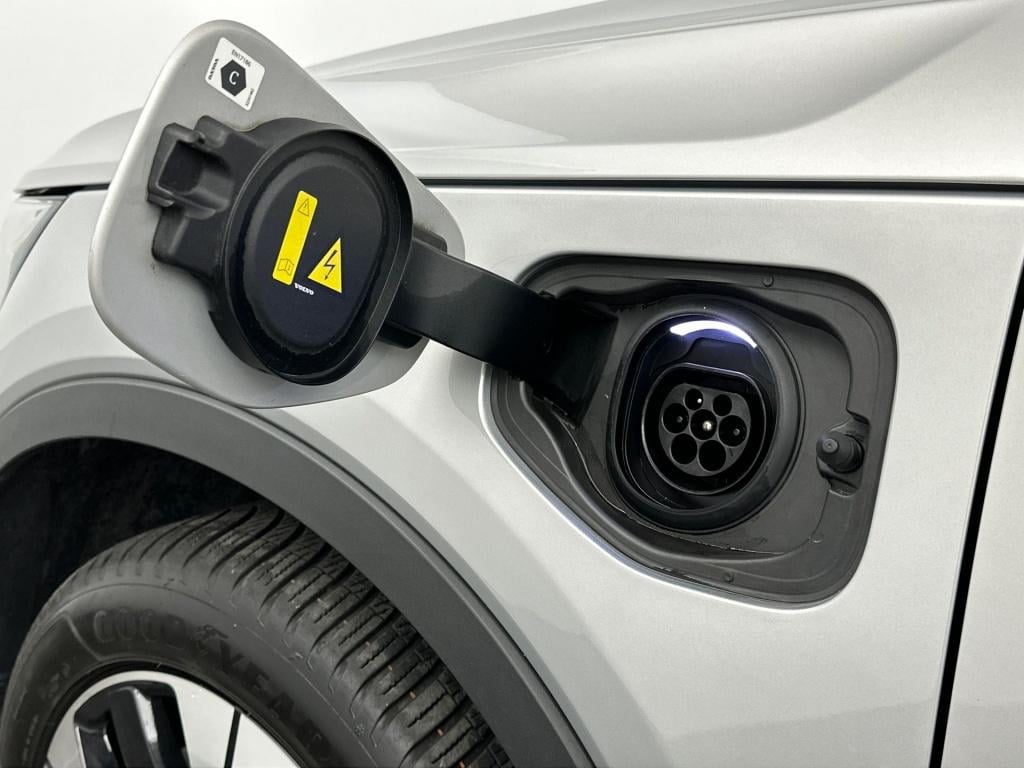 Volvo XC40 t4 211pk recharge ultimate dark | pano| adap.cruise| trekhaak| c
