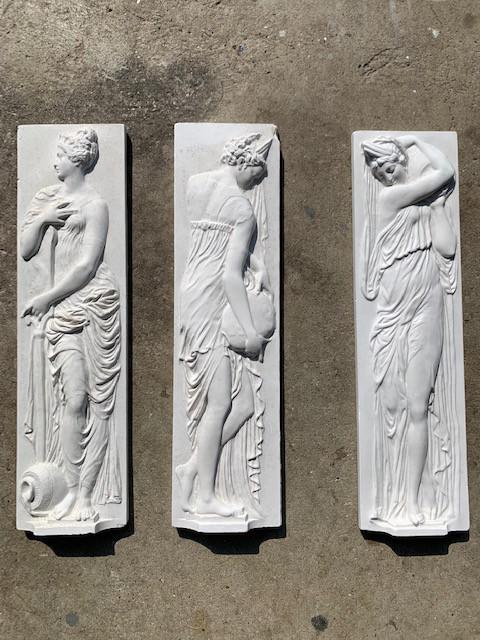 Diverse gipsornamenten en andere gips materiaal