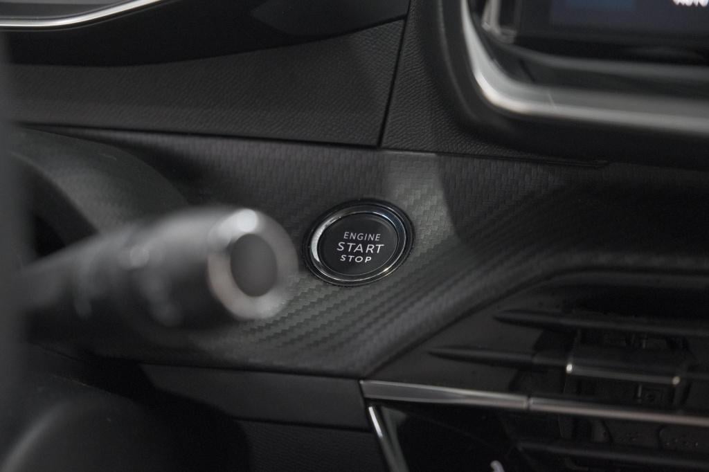 Peugeot 2008 puretech 130 eat8 gt | 360 camera | stoelmassage | adaptieve c