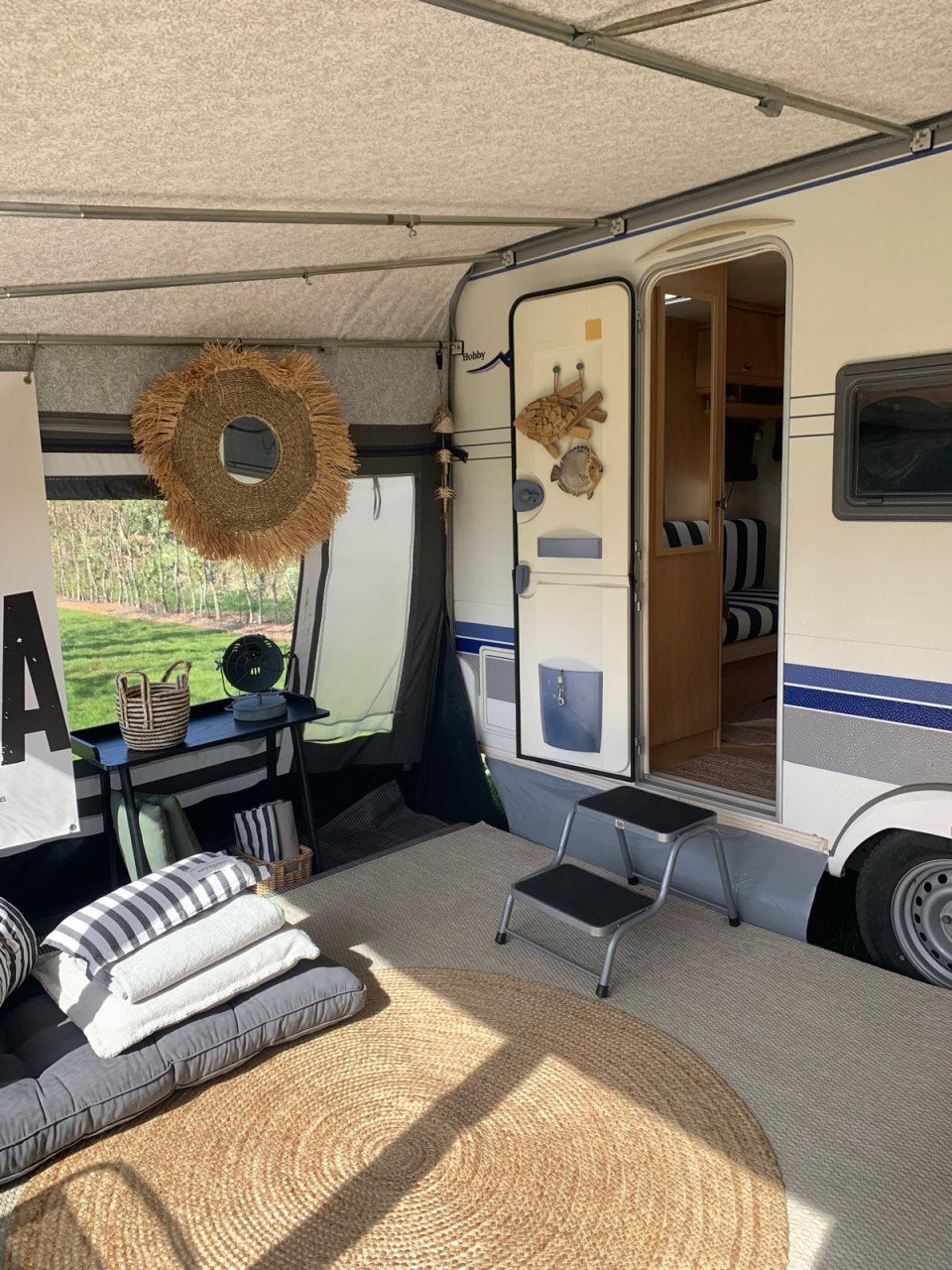Mooie in zeer goede conditie en volledig gestyled hobby 400 de luxe
