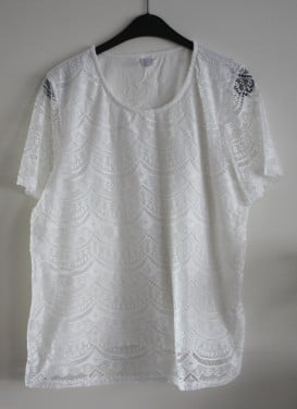 Wit tshirt et voorkant kant  maat 46
