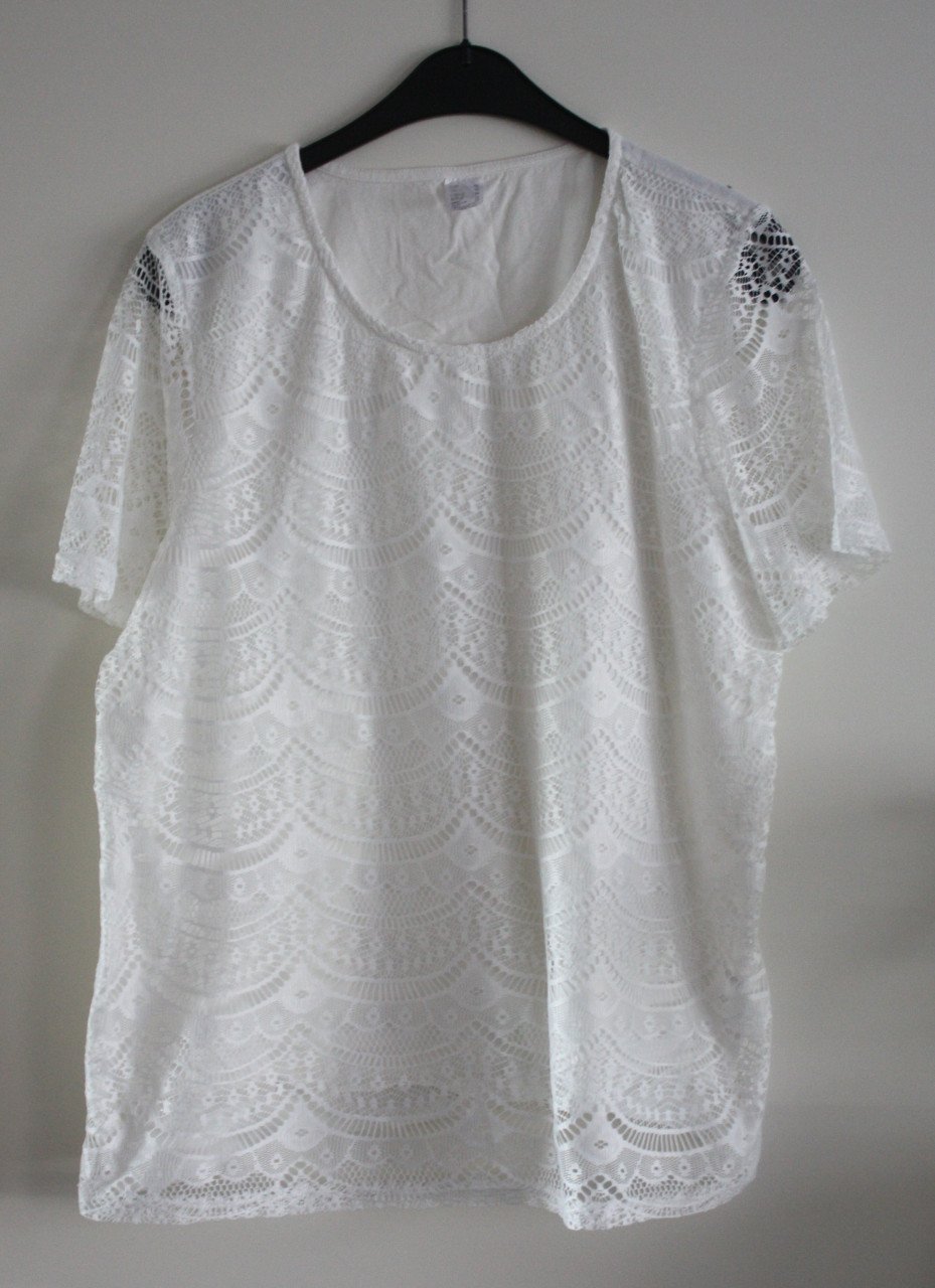 Wit tshirt et voorkant kant  maat 46