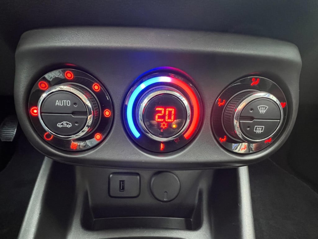 Opel Corsa 1.4 120 jaar edition, carplay, trekhaak enz. enz...