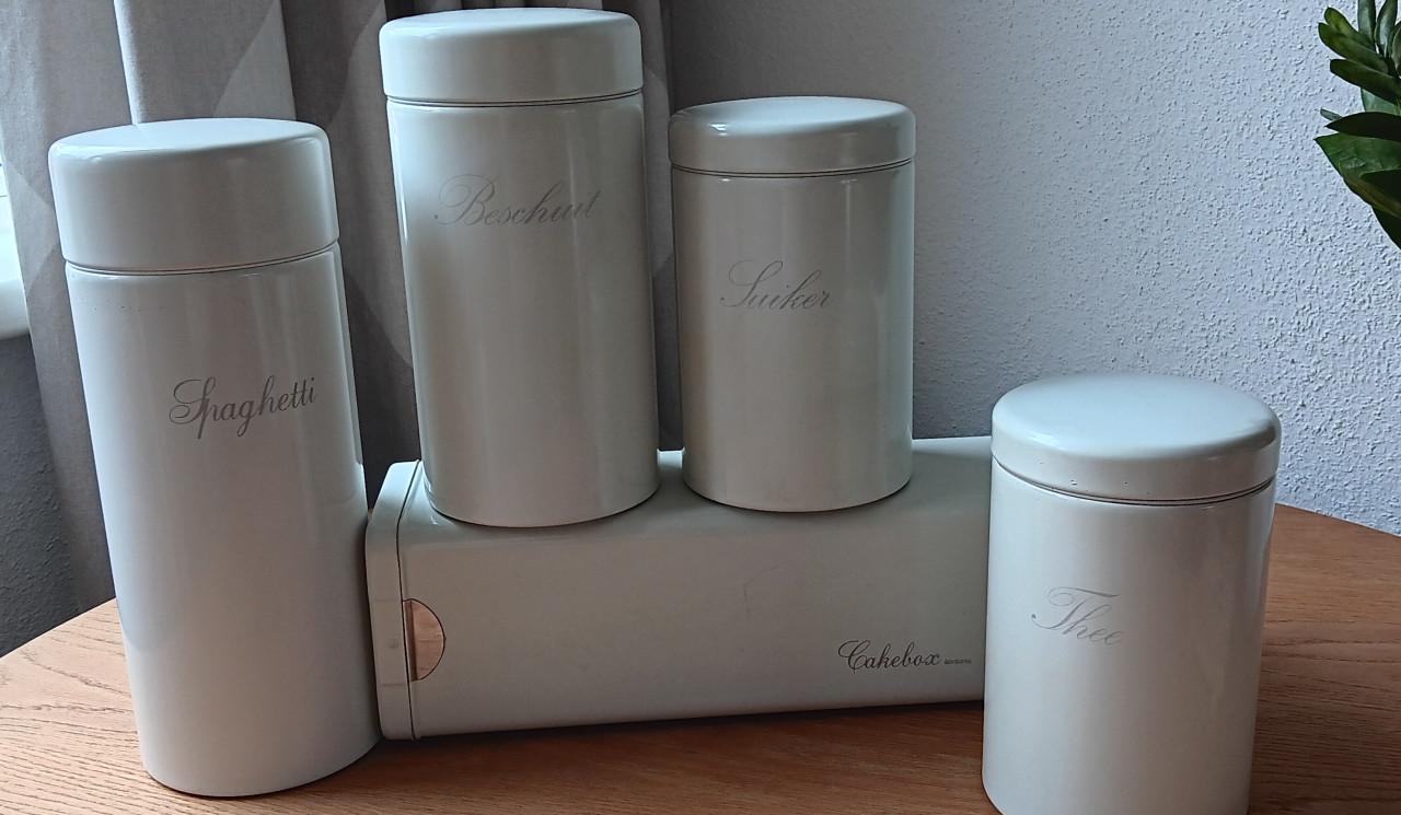 MOOIE WITTE OPBERGBUSSEN VAN BRABANTIA