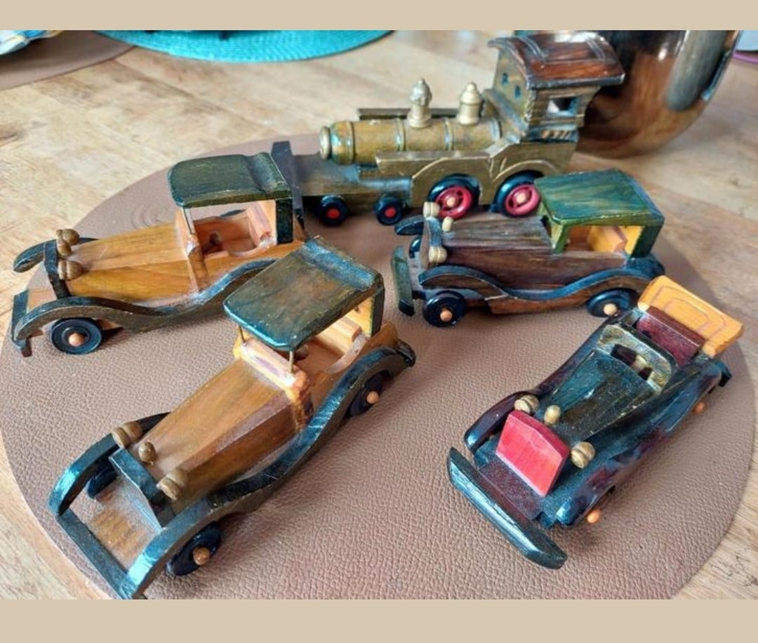 5 houten model oldtimers