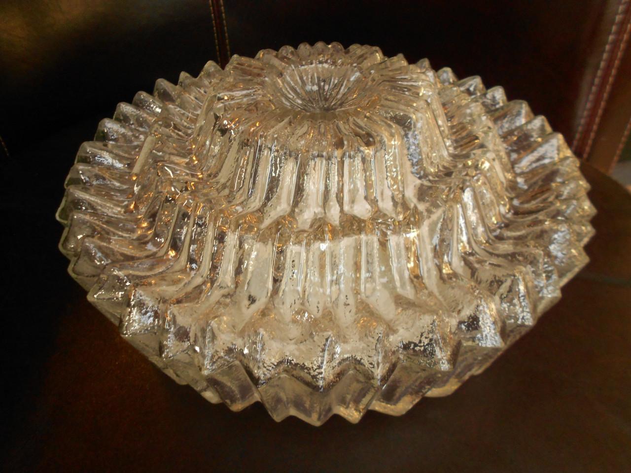 Vintage plafonniere plafonlamp  met porseleinen fitting.