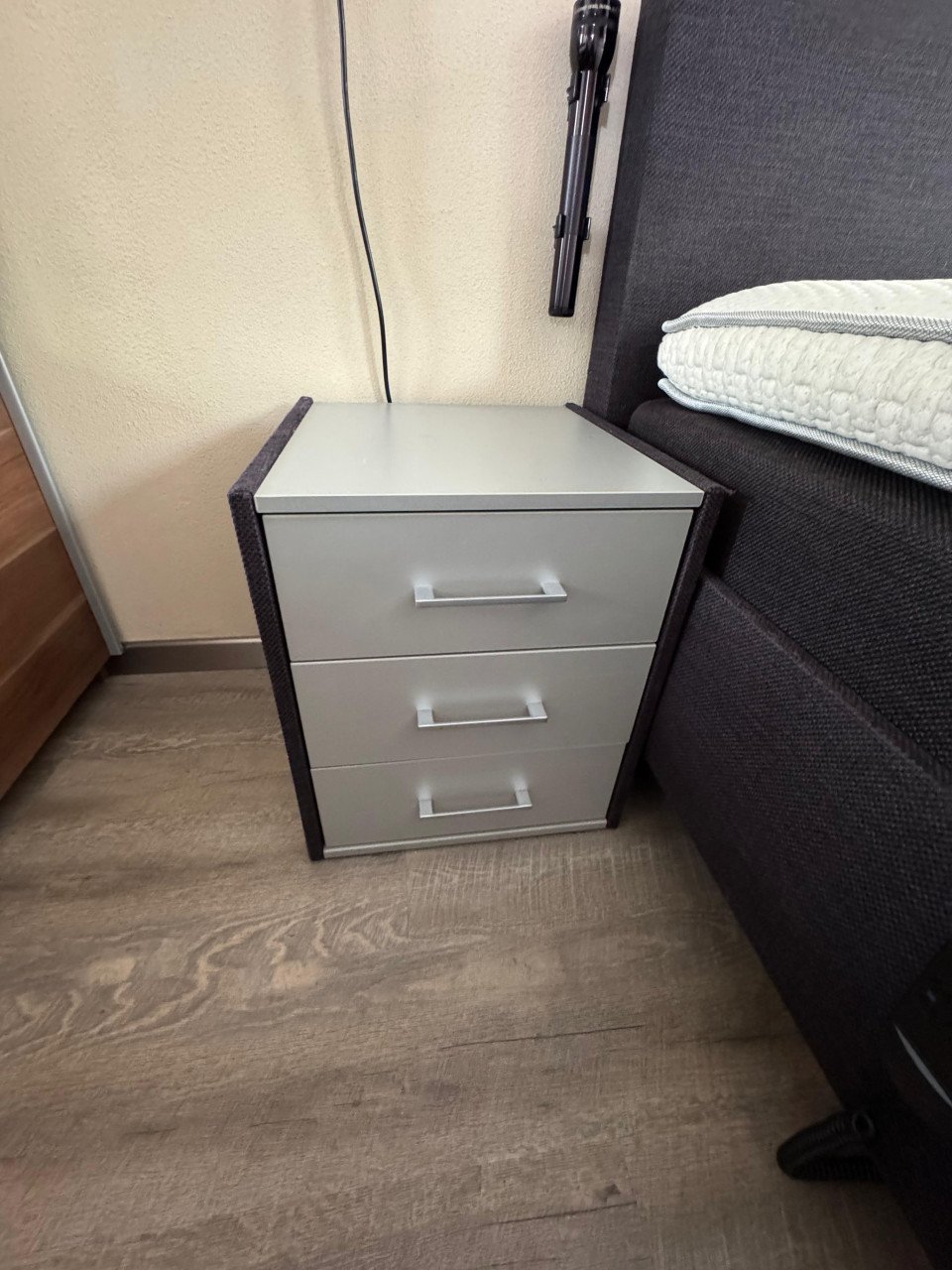 Bed met ombouw