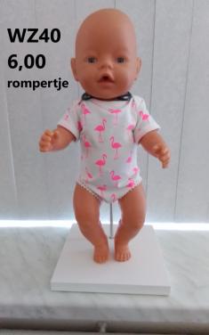 Poppenkleertjes baby born. Rompertje flamingo. Opbrengst KiKa.