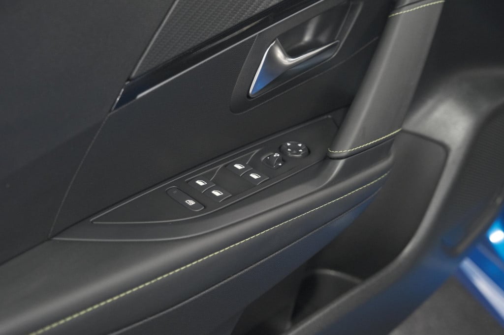 Peugeot 208 puretech 100 gt | camera | apple carplay | parkeersensoren
