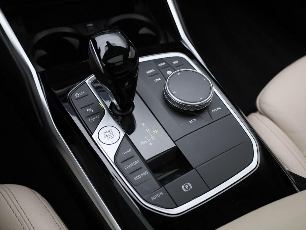 BMW 3-serie touring 318i sport line | automaat | apple carplay / android au