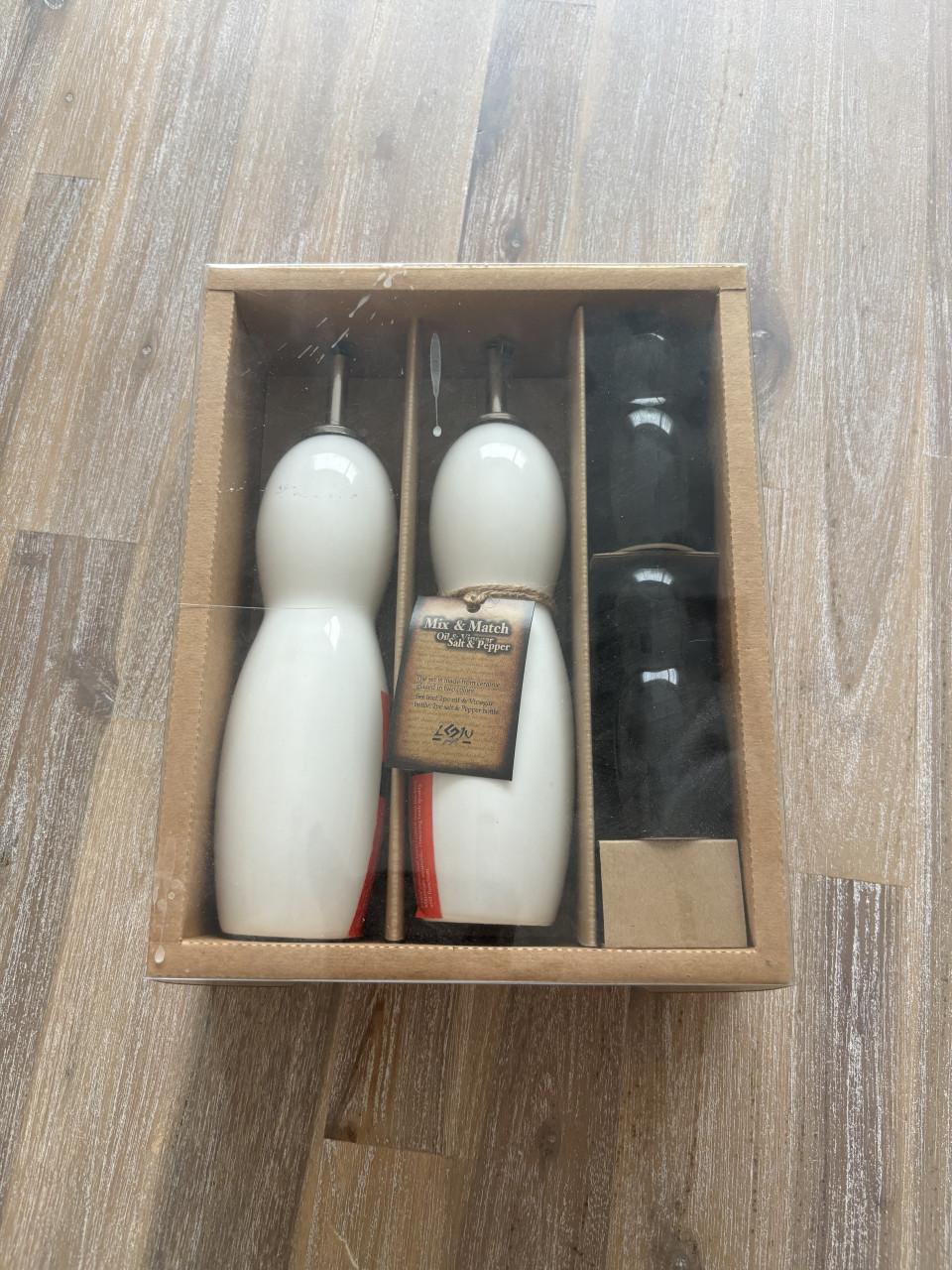 Set voor olijfolie en zout en peper