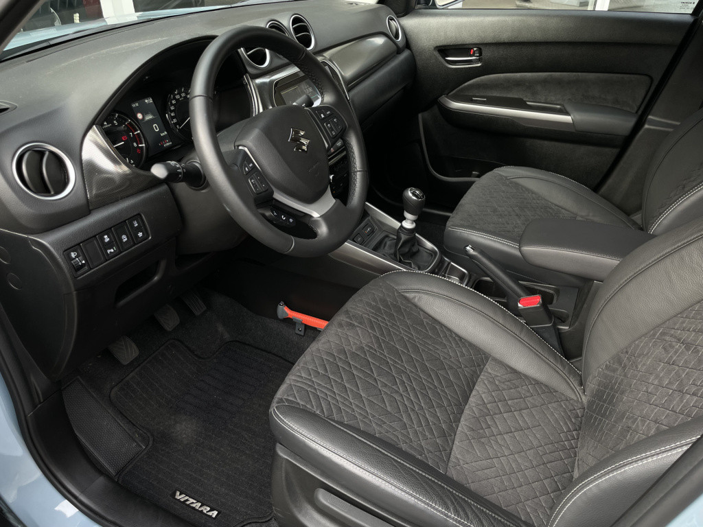 Suzuki Vitara 1.4 boosterjet style smart hybrid