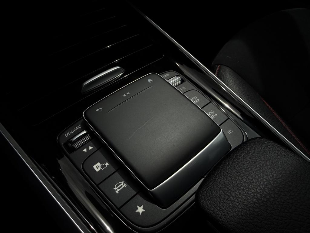 Mercedes-Benz Glb 180 amg line - 7 persoons - origineel nl -