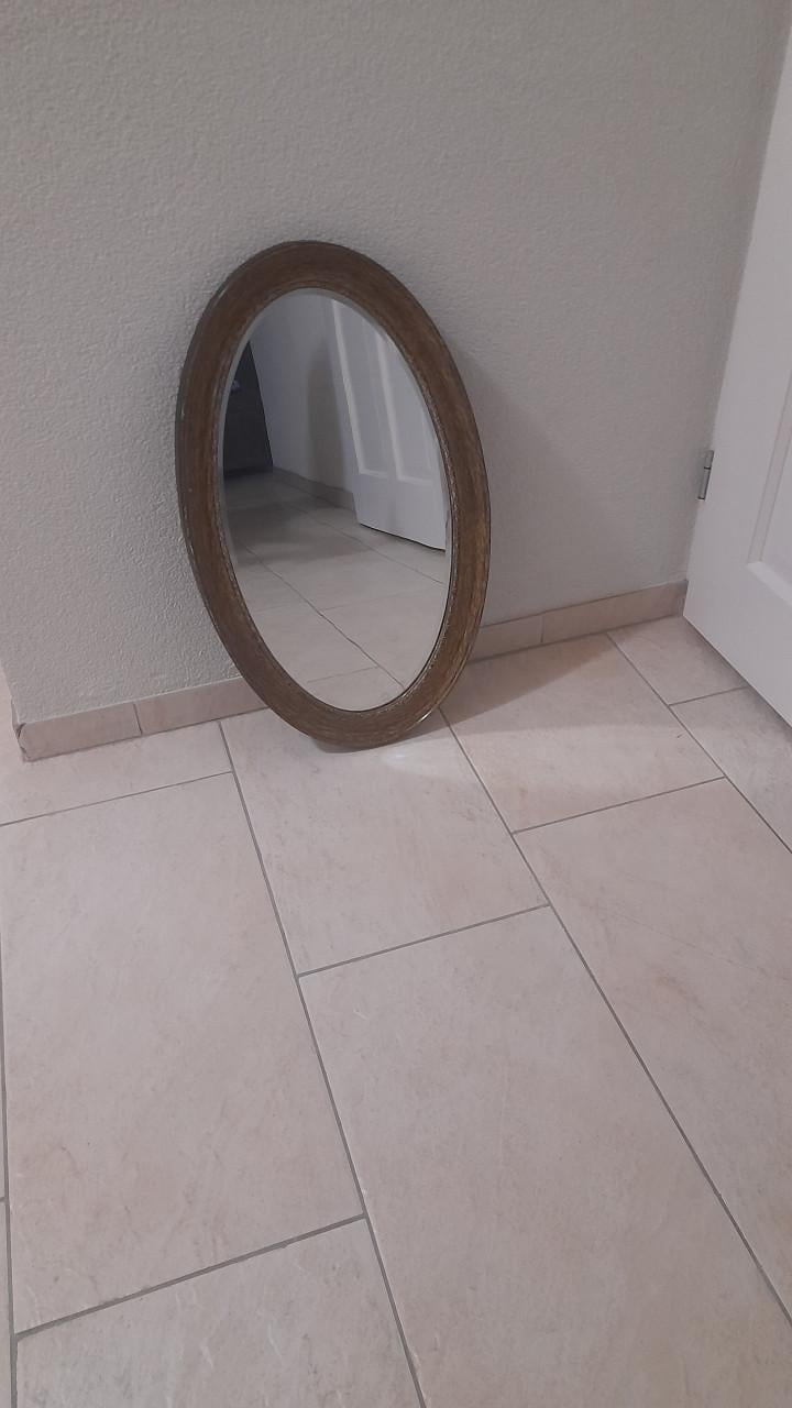 Mooie ovalen vintage spiegel  70 x 41 (in goede nette staat )