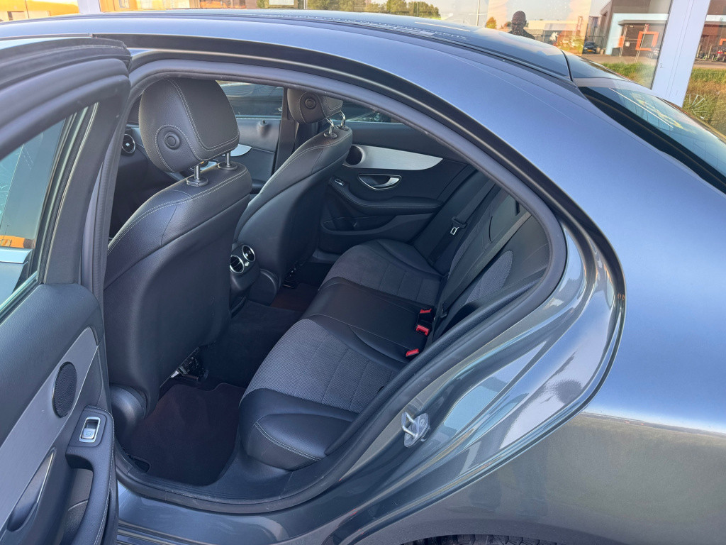 Mercedes-Benz C-Klasse 180 avantgarde automaat . trekhaak . apple-carplay