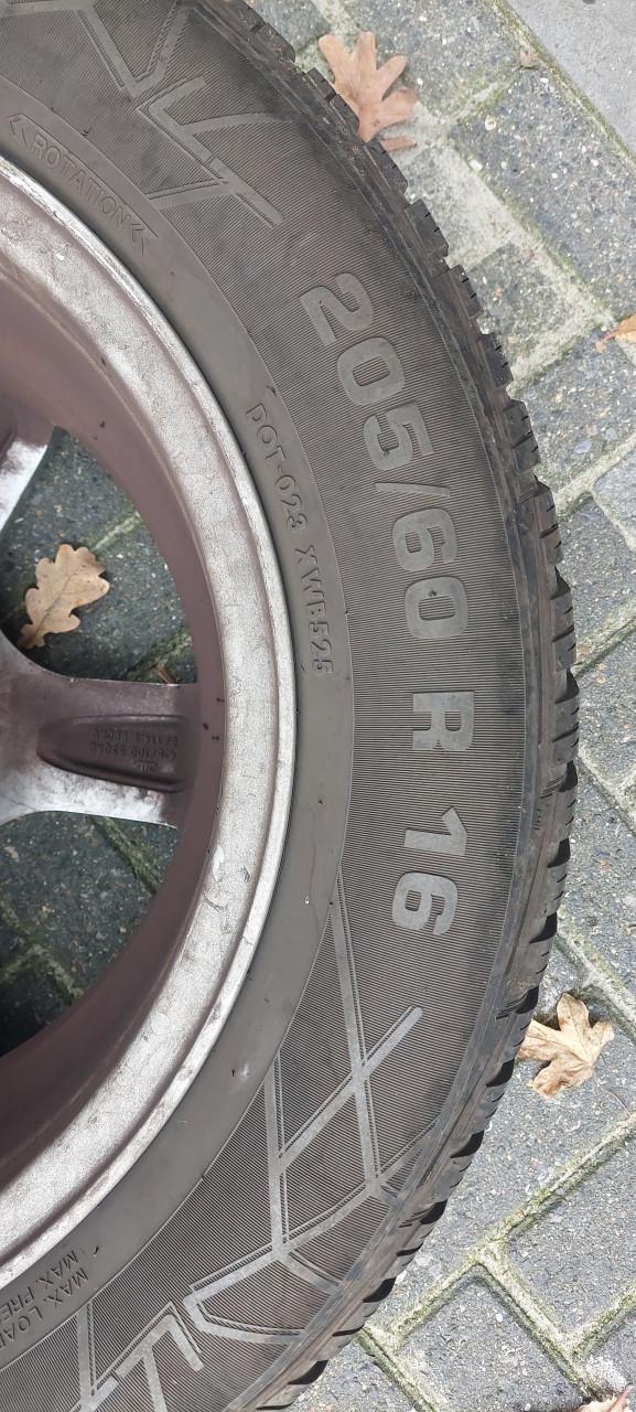 Winterbanden op velgen