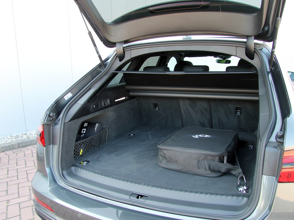 Audi A6 avant 55tfsi e hybrid 367pk quattro competition s-line | pano dak |