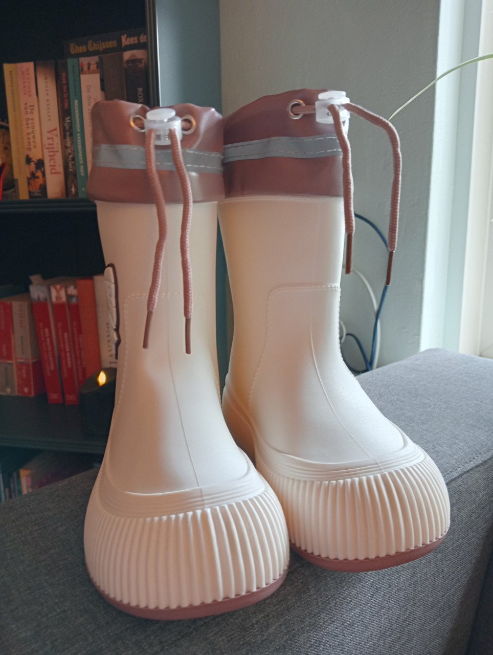 NIEUWE KINDER REGENLAARZEN