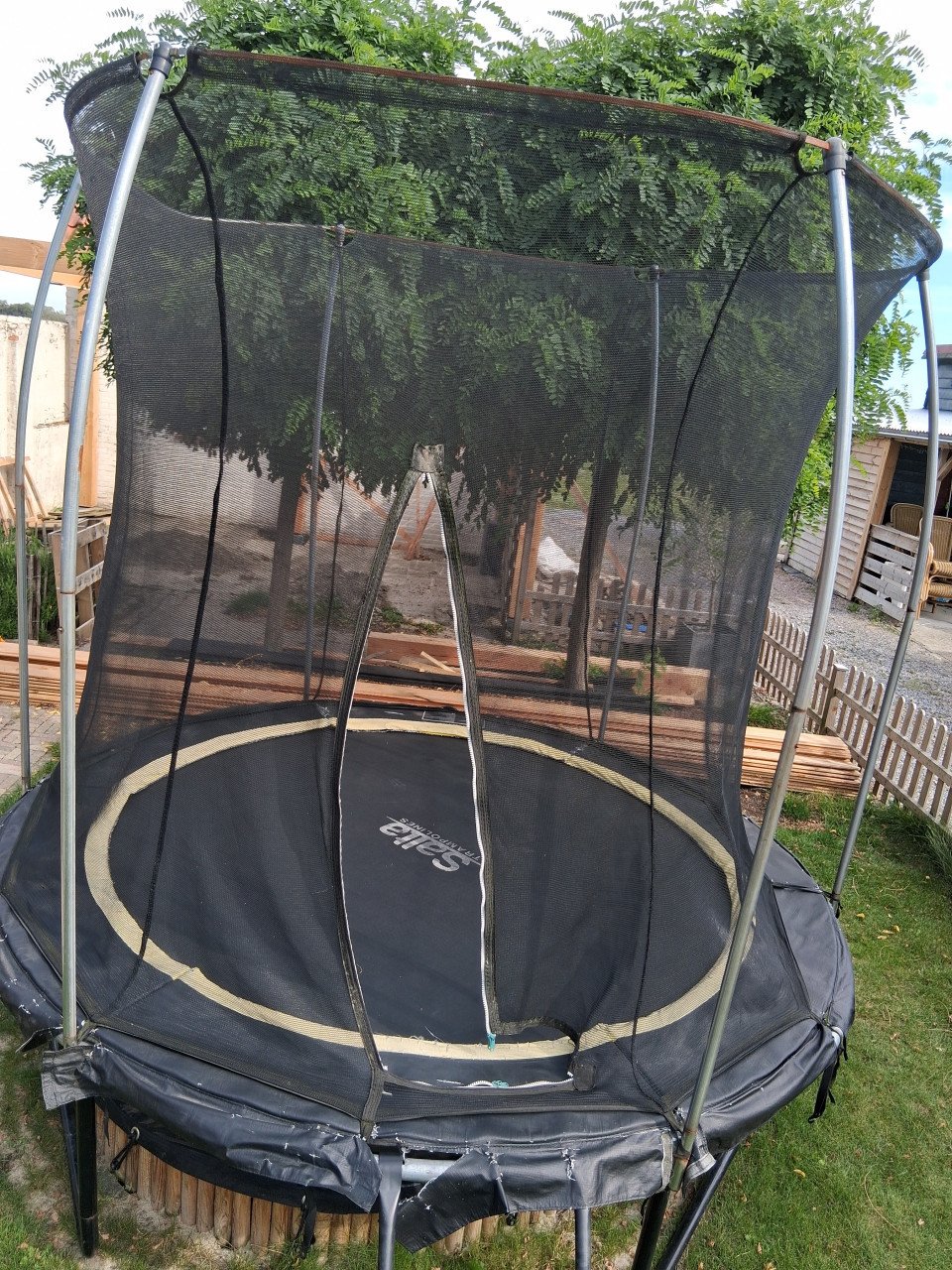 Trampoline