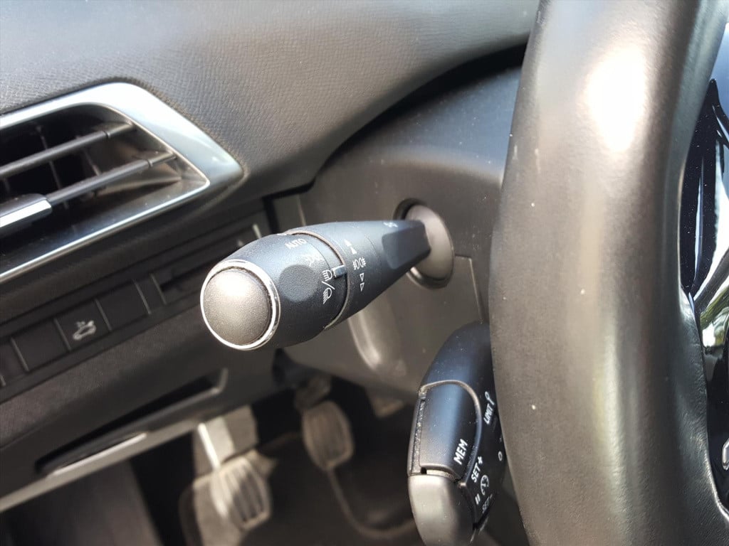 Peugeot 3008 1.2pt 130pk allure trekhaak | navi | apple carplay & android a